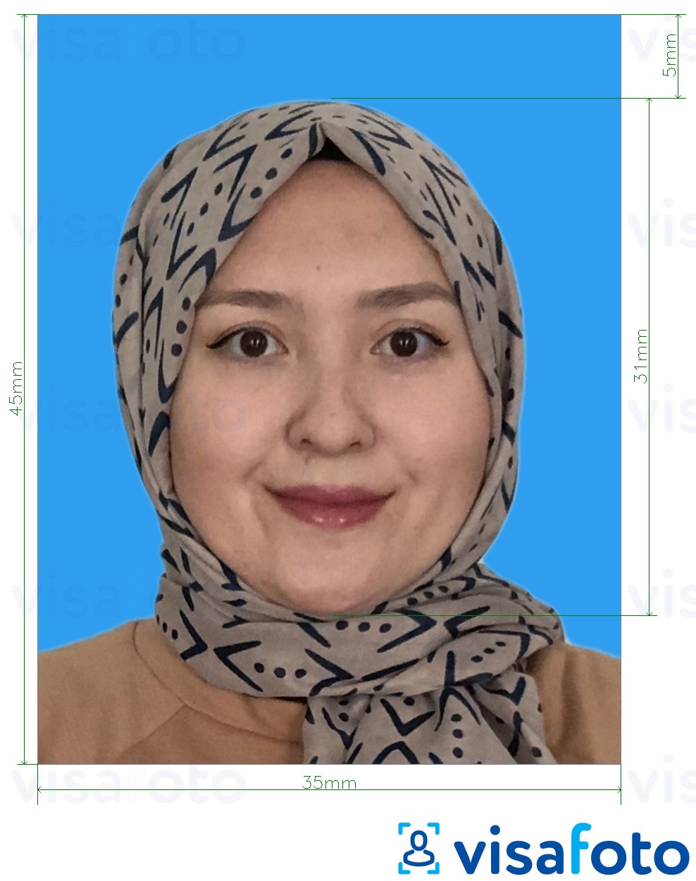 马来西亚签证 35x45毫米 蓝色背景 的标准尺寸照片示例