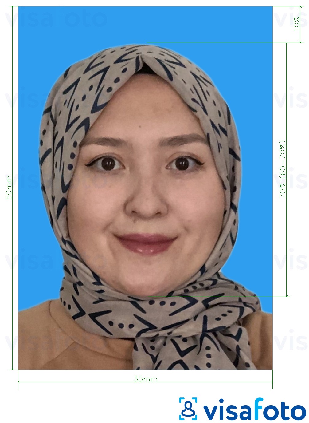 马来西亚签证 35x50毫米 蓝色背景 的标准尺寸照片示例