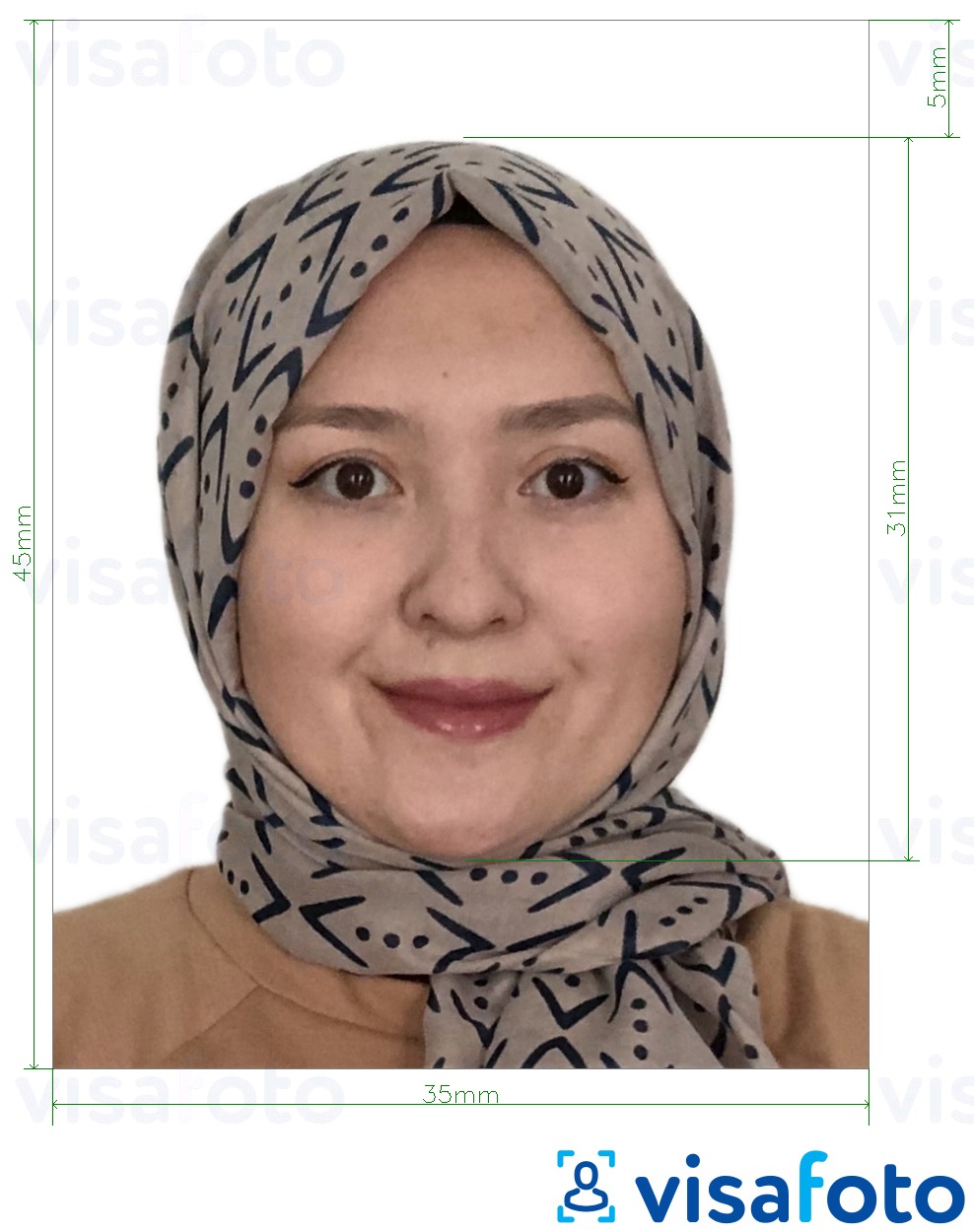 马来西亚签证 35x45毫米 白色背景 的标准尺寸照片示例