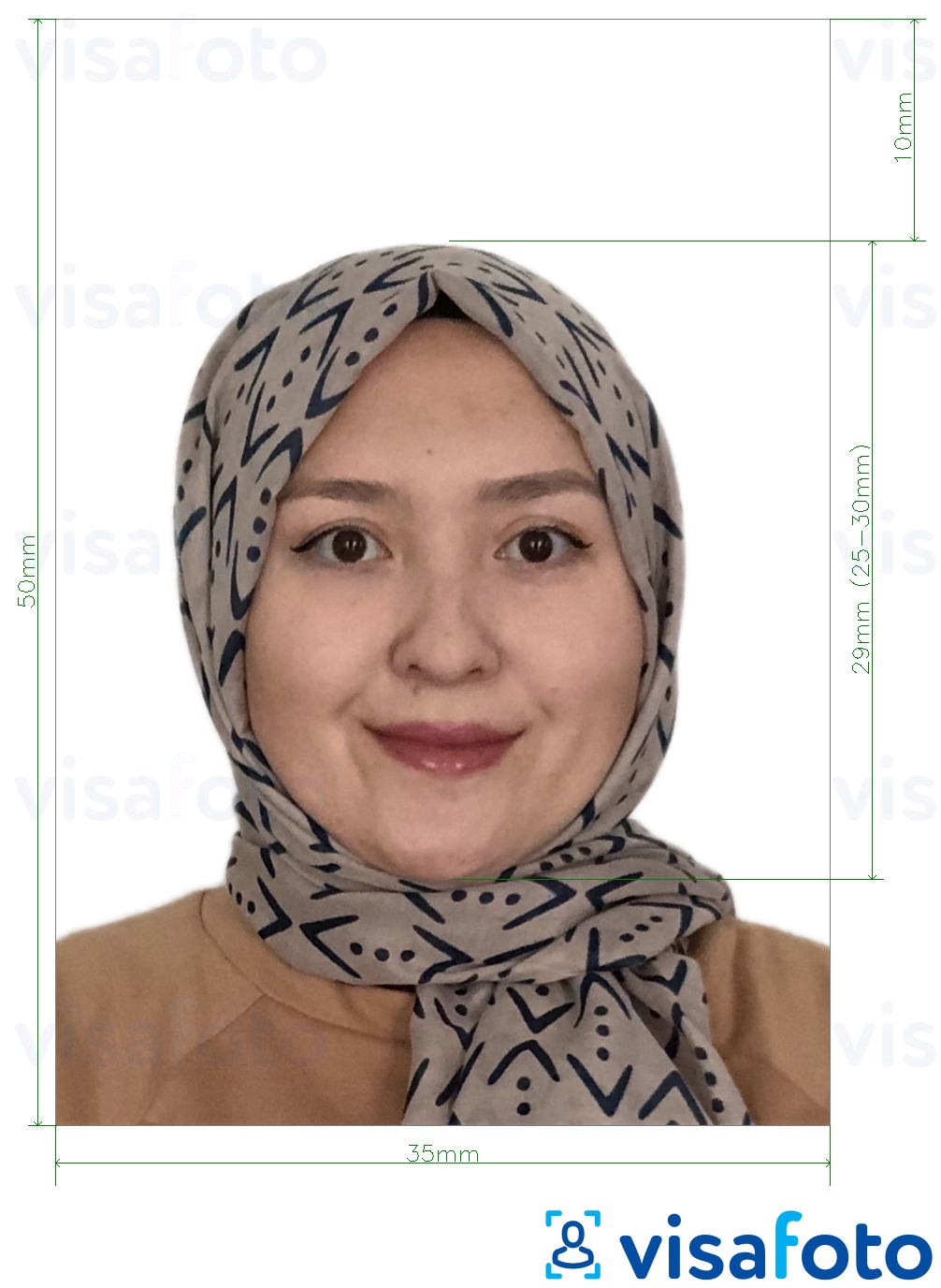 马来西亚护照 35x50毫米 白色背景 的标准尺寸照片示例